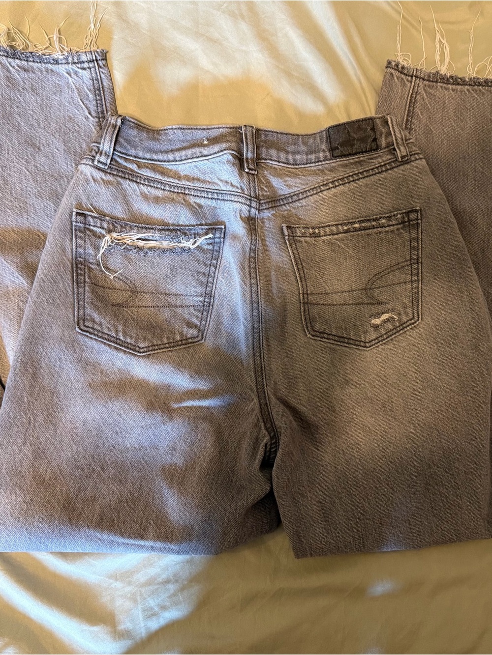 American Eagle Outfitters High-Rise Gray Distressed jeans
